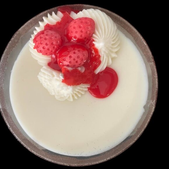 Hand Crafted Chocolate & Raspberry Martini Candle - Picture 4 of 4